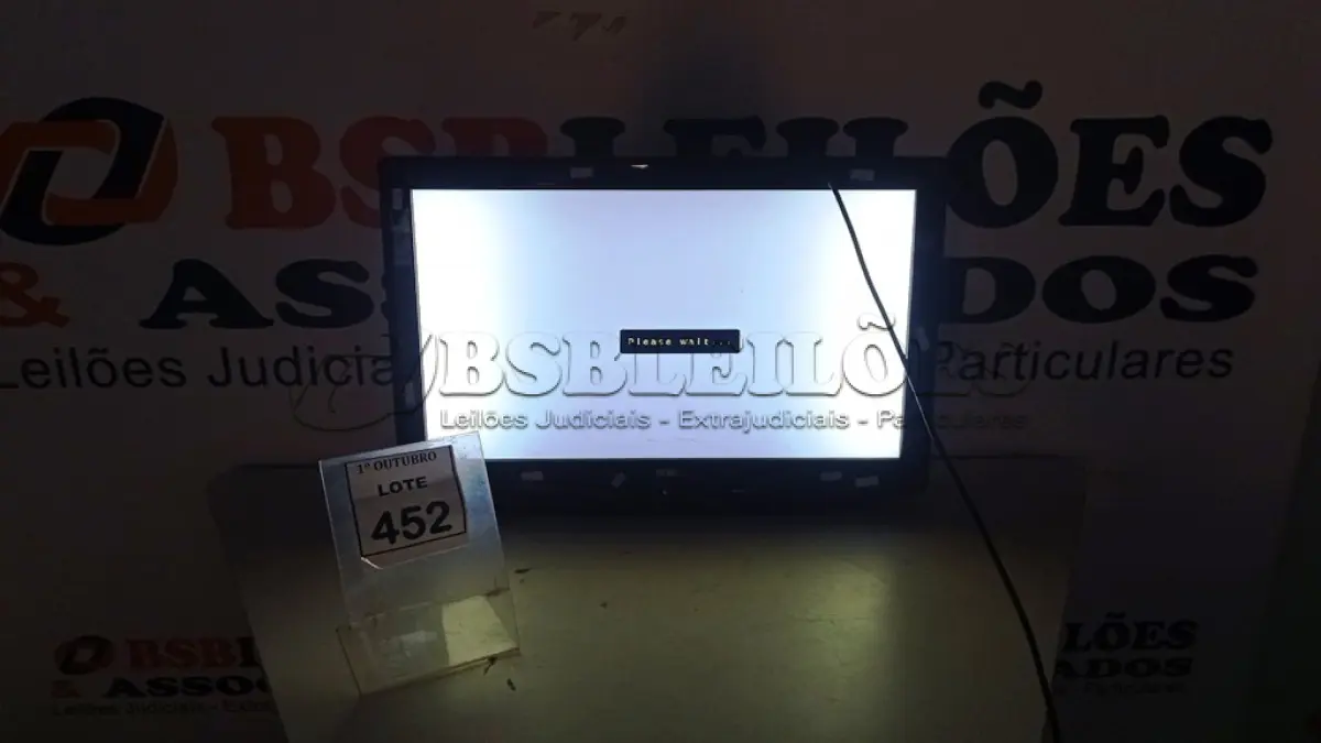 LOTE 452 - 01 TV LCD 26’’ MARCA AOC. (NO ESTADO) ATENÇÃO! FAZER A VISITAÇÃO ANTES DE ARREMATAR, NÃO SABEMOS SE FUNCIONA, LEILÃO NÃO TEM GARANTIA E NEM DEVOLUÇÃO, SUJEITO A POSSÍVEIS AVARIAS VISÍVEIS/OCULTAS E/OU AUSÊNCIA DE COMPONENTES.