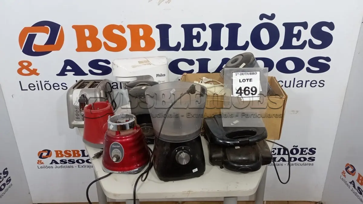 LOTE 469 - 01 TORRADEIRA, 01 BATEDEIRA, 02 SANDUICHEIRAS, VÁRIOS MIXERS E ELETRODOMÉSTICOS DIVERSOS. (NO ESTADO) ATENÇÃO! FAZER A VISITAÇÃO ANTES DE ARREMATAR, NÃO SABEMOS SE FUNCIONA, LEILÃO NÃO TEM GARANTIA E NEM DEVOLUÇÃO, SUJEITO A POSSÍVEIS AVARIAS VISÍVEIS/OCULTAS E/OU AUSÊNCIA DE COMPONENTES.