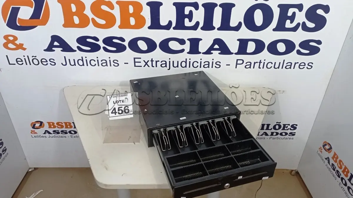 LOTE 456 - 01 GAVETA DE DINHEIRO. (NO ESTADO) ATENÇÃO! FAZER A VISITAÇÃO ANTES DE ARREMATAR, NÃO SABEMOS SE FUNCIONA, LEILÃO NÃO TEM GARANTIA E NEM DEVOLUÇÃO, SUJEITO A POSSÍVEIS AVARIAS VISÍVEIS/OCULTAS E/OU AUSÊNCIA DE COMPONENTES.