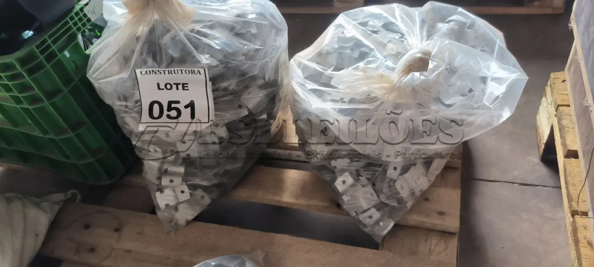 LOTE 051 - 01 LOTE COM GRAMPOS PARA CONDUITES. (NO ESTADO) ATENÇÃO! FAZER A VISITAÇÃO ANTES DE ARREMATAR, NÃO SABEMOS SE FUNCIONA, LEILÃO NÃO TEM GARANTIA E NEM DEVOLUÇÃO, SUJEITO A POSSÍVEIS AVARIAS VISÍVEIS/OCULTAS E/OU AUSÊNCIA DE COMPONENTES.