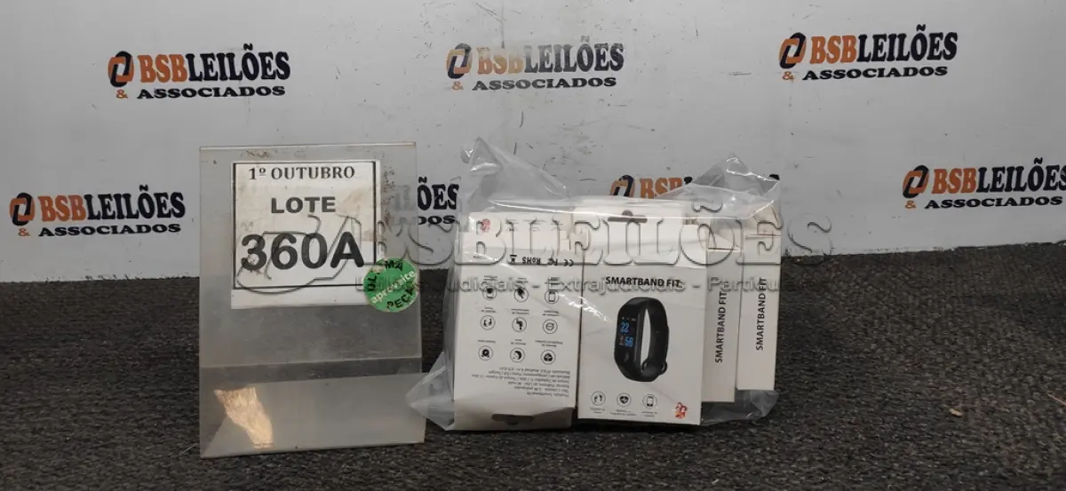 LOTE 360 - 01 LOTE COM VÁRIOS RELÓGIOS SMARTBAND FIT. (NO ESTADO) ATENÇÃO! FAZER A VISITAÇÃO ANTES DE ARREMATAR, NÃO SABEMOS SE FUNCIONA, LEILÃO NÃO TEM GARANTIA E NEM DEVOLUÇÃO, SUJEITO A POSSÍVEIS AVARIAS VISÍVEIS/OCULTAS E/OU AUSÊNCIA DE COMPONENTES.