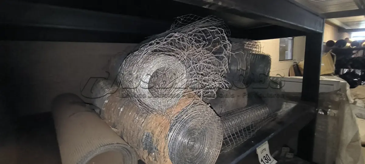 LOTE 130 - 01 LOTE COM TELAS DE PROTEÇÃO E TELAS DE GALINHEIRO. (NO ESTADO) ATENÇÃO! FAZER A VISITAÇÃO ANTES DE ARREMATAR, NÃO SABEMOS SE FUNCIONA, LEILÃO NÃO TEM GARANTIA E NEM DEVOLUÇÃO, SUJEITO A POSSÍVEIS AVARIAS VISÍVEIS/OCULTAS E/OU AUSÊNCIA DE COMPONENTES.