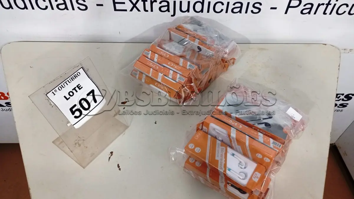 LOTE 507 - 01 LOTE COM GRANDE QUANTIDADE DE FONES DE OUVIDO. (NO ESTADO) ATENÇÃO! FAZER A VISITAÇÃO ANTES DE ARREMATAR, NÃO SABEMOS SE FUNCIONA, LEILÃO NÃO TEM GARANTIA E NEM DEVOLUÇÃO, SUJEITO A POSSÍVEIS AVARIAS VISÍVEIS/OCULTAS E/OU AUSÊNCIA DE COMPONENTES.