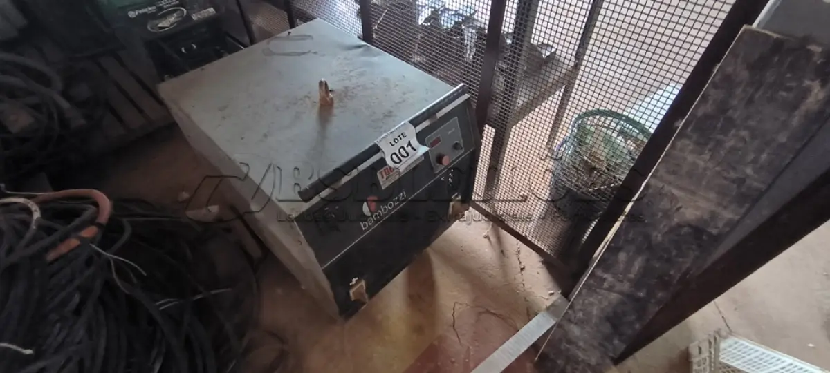 LOTE 001 - 01 MÁQUINA DE SOLDA ELÉTRICA BAMBOZZI TDC445ED TRIFÁSICA. (NO ESTADO) ATENÇÃO! FAZER A VISITAÇÃO ANTES DE ARREMATAR, NÃO SABEMOS SE FUNCIONA, LEILÃO NÃO TEM GARANTIA E NEM DEVOLUÇÃO, SUJEITO A POSSÍVEIS AVARIAS VISÍVEIS/OCULTAS E/OU AUSÊNCIA DE COMPONENTES.
