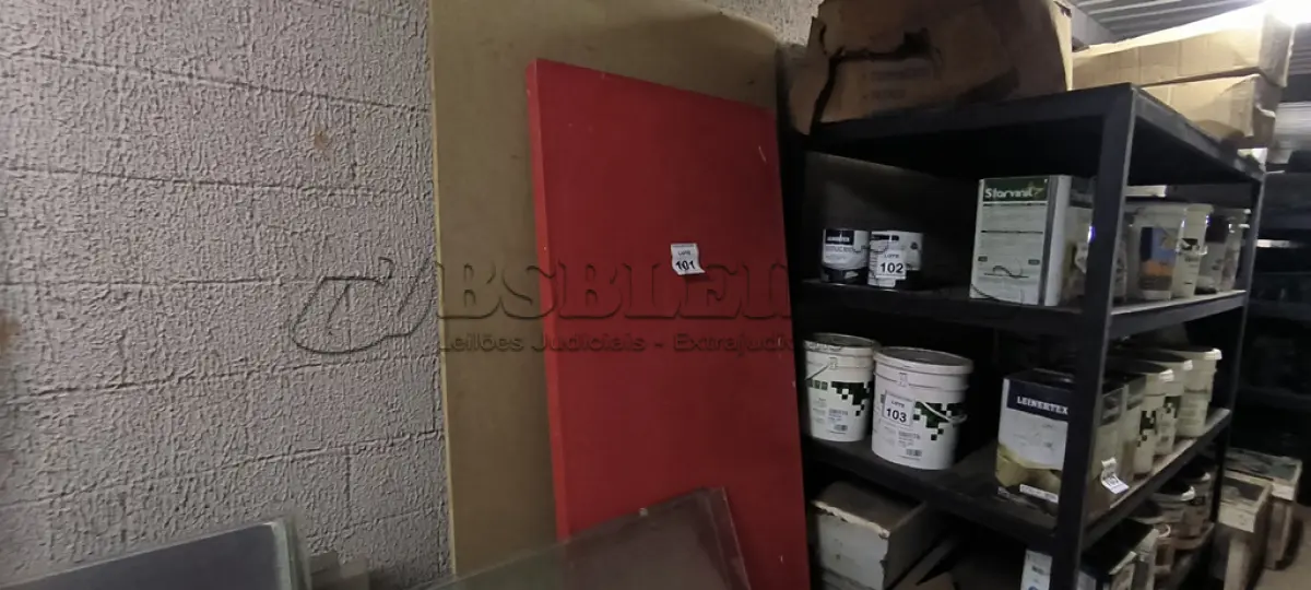 LOTE 101 - 01 PORTA CORTA FOGO. (NO ESTADO) ATENÇÃO! FAZER A VISITAÇÃO ANTES DE ARREMATAR, NÃO SABEMOS SE FUNCIONA, LEILÃO NÃO TEM GARANTIA E NEM DEVOLUÇÃO, SUJEITO A POSSÍVEIS AVARIAS VISÍVEIS/OCULTAS E/OU AUSÊNCIA DE COMPONENTES.