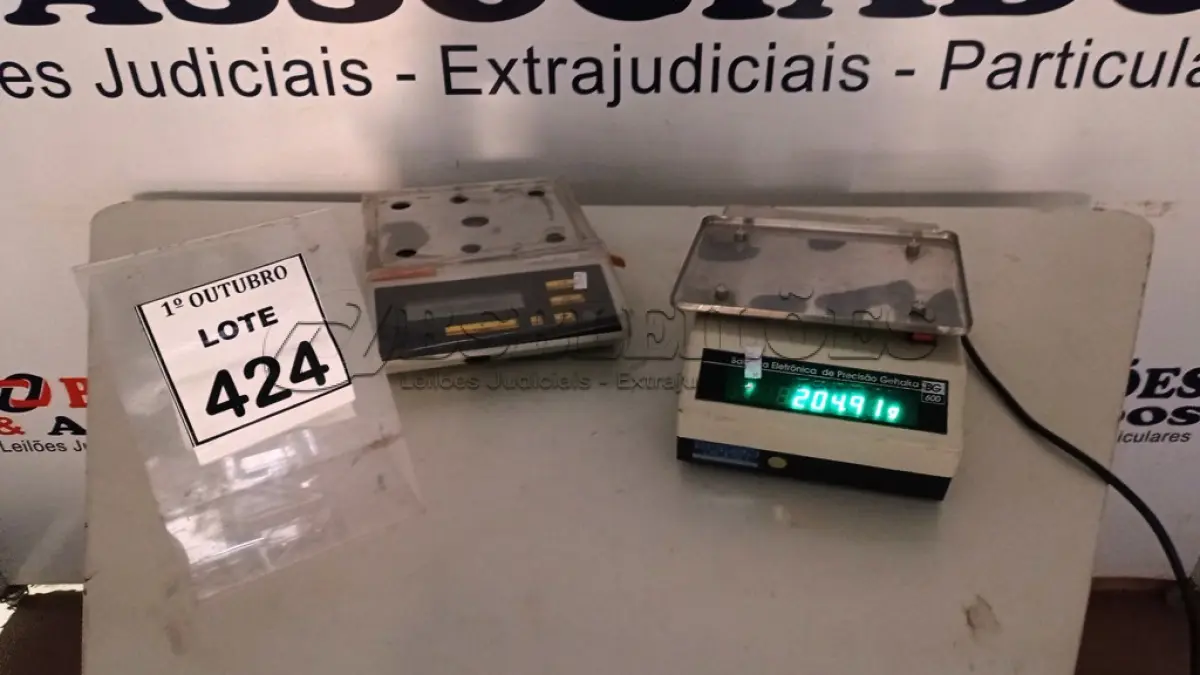 LOTE 424 - 02 BALANÇAS DE PRECISÃO. (NO ESTADO) ATENÇÃO! FAZER A VISITAÇÃO ANTES DE ARREMATAR, NÃO SABEMOS SE FUNCIONA, LEILÃO NÃO TEM GARANTIA E NEM DEVOLUÇÃO, SUJEITO A POSSÍVEIS AVARIAS VISÍVEIS/OCULTAS E/OU AUSÊNCIA DE COMPONENTES.