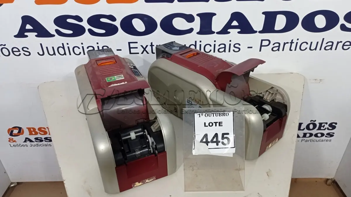 LOTE 445 - 02 IMPRESSORAS DE CRACHÁ. (NO ESTADO) ATENÇÃO! FAZER A VISITAÇÃO ANTES DE ARREMATAR, NÃO SABEMOS SE FUNCIONA, LEILÃO NÃO TEM GARANTIA E NEM DEVOLUÇÃO, SUJEITO A POSSÍVEIS AVARIAS VISÍVEIS/OCULTAS E/OU AUSÊNCIA DE COMPONENTES.