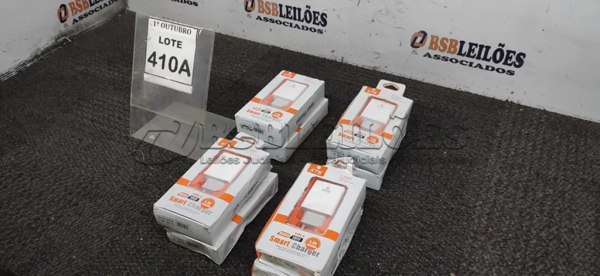LOTE 410 - 01 LOTE COM VÁRIOS CARREGADORES. (NO ESTADO) ATENÇÃO! FAZER A VISITAÇÃO ANTES DE ARREMATAR, NÃO SABEMOS SE FUNCIONA, LEILÃO NÃO TEM GARANTIA E NEM DEVOLUÇÃO, SUJEITO A POSSÍVEIS AVARIAS VISÍVEIS/OCULTAS E/OU AUSÊNCIA DE COMPONENTES.