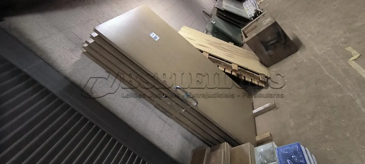 LOTE 097 - 05 PORTAS DE CORRER EM MADEIRA 2,08CN X 1METRO. (NO ESTADO) ATENÇÃO! FAZER A VISITAÇÃO ANTES DE ARREMATAR, NÃO SABEMOS SE FUNCIONA, LEILÃO NÃO TEM GARANTIA E NEM DEVOLUÇÃO, SUJEITO A POSSÍVEIS AVARIAS VISÍVEIS/OCULTAS E/OU AUSÊNCIA DE COMPONENTES.