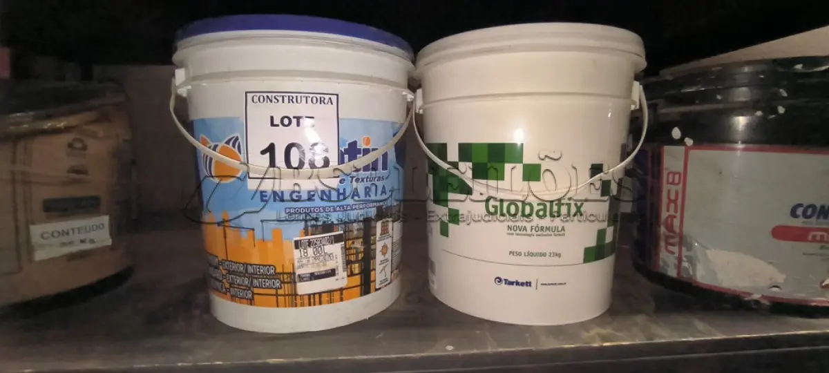 LOTE 108 - 01 BALDE DE TINTA NA COR MARGARITA CLARO E 01 BALDE DE ADESIVO GLOBALFIX. (NO ESTADO) ATENÇÃO! FAZER A VISITAÇÃO ANTES DE ARREMATAR, NÃO SABEMOS SE FUNCIONA, LEILÃO NÃO TEM GARANTIA E NEM DEVOLUÇÃO, SUJEITO A POSSÍVEIS AVARIAS VISÍVEIS/OCULTAS E/OU AUSÊNCIA DE COMPONENTES.