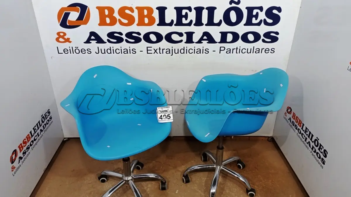LOTE 405 - 02 CADEIRAS GIRATÓRIAS TIPO CONCHA. (NO ESTADO) ATENÇÃO! FAZER A VISITAÇÃO ANTES DE ARREMATAR, NÃO SABEMOS SE FUNCIONA, LEILÃO NÃO TEM GARANTIA E NEM DEVOLUÇÃO, SUJEITO A POSSÍVEIS AVARIAS VISÍVEIS/OCULTAS E/OU AUSÊNCIA DE COMPONENTES.