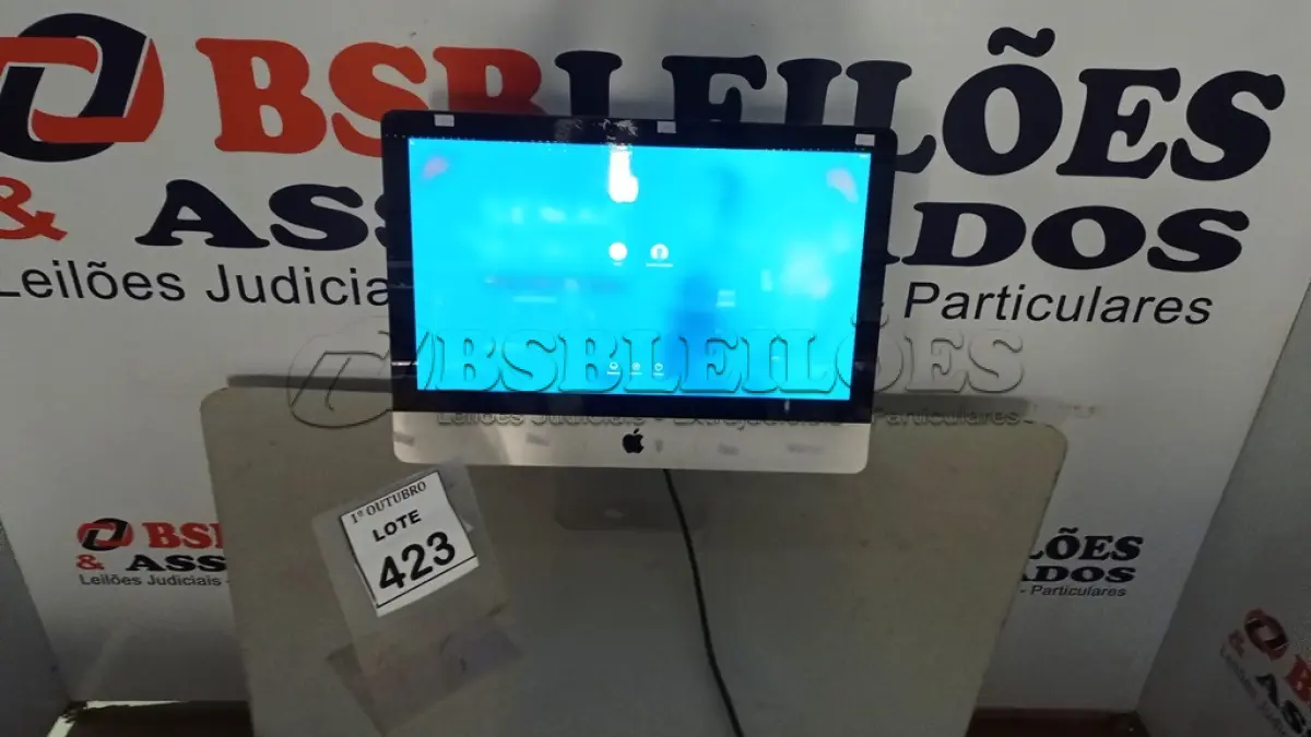 LOTE 423 - 01 IMAC APPLE. (NO ESTADO) ATENÇÃO! FAZER A VISITAÇÃO ANTES DE ARREMATAR, NÃO SABEMOS SE FUNCIONA, LEILÃO NÃO TEM GARANTIA E NEM DEVOLUÇÃO, SUJEITO A POSSÍVEIS AVARIAS VISÍVEIS/OCULTAS E/OU AUSÊNCIA DE COMPONENTES.