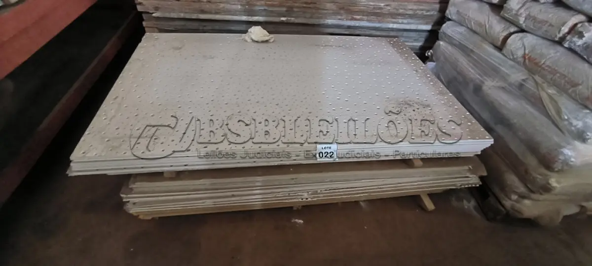 LOTE 022 - 01 PALETE COM PLACAS DE GESSO PARA DRYWALL. (NO ESTADO) ATENÇÃO! FAZER A VISITAÇÃO ANTES DE ARREMATAR, NÃO SABEMOS SE FUNCIONA, LEILÃO NÃO TEM GARANTIA E NEM DEVOLUÇÃO, SUJEITO A POSSÍVEIS AVARIAS VISÍVEIS/OCULTAS E/OU AUSÊNCIA DE COMPONENTES.