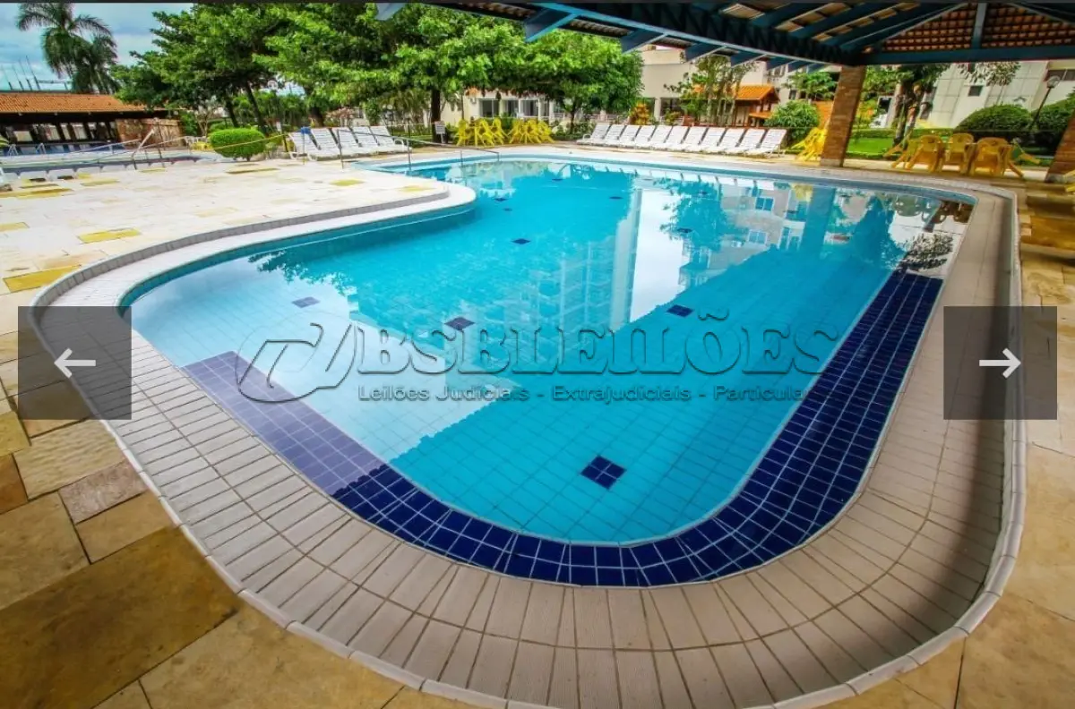 LOTE 001 - 01 APARTAMENTO DUPLEX EM CALDAS NOVAS-GO, MATRÍCULA Nº 62.149, NÚMERO DA UNIDADE Nº1001 BLOCO "B", EDIFÍCIO BELLA ROMA CONTENDO NO PAVIMENTO INFERIOR: HALL, SALA DE ESTAR/JANTAR COM VARANDA, 01 QUARTO, 01 BANHEIRO, ESCADA DE ACESSO AO PAVIMENTO SUPERIOR, COZINHA, ÁREA DE SERVIÇO; E NO PAVIMENTO SUPERIOR: SALA DE ESTAR, UMA SUÍTE, BANHEIRO, CHURRASQUEIRA, DUCHA E PISCINA COM DECH; COM A ÁREA TOTAL DE 313,989322M², SENDO DE 117,28M² DE ÁREA PRIVATIVA, E 196,709322M² DE ÁREA COMUM E FRAÇÃO IDEAL DE 154,8383M² OU 1,075266% DO TERRENO DENOMINADO GLÉBA B, DO CONGLOMERADO IMPÉRIO ROMANO RESIDENCE, SITUADO A AVENIDA MARTINHO PALMERSTON, LUGAR DENOMINADO CHÁCARA ROMA, NESTA CIDADE, COM A ÁREA DE 14.400,00M². (NO ESTADO) (O APARTAMENTO SERÁ ENTREGUE SEM NENHUM DÉBITO.)
