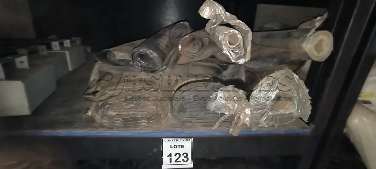LOTE 123 - 01 LOTE COM ROLOS DE MANTA ASFÁUTICA. (NO ESTADO) ATENÇÃO! FAZER A VISITAÇÃO ANTES DE ARREMATAR, NÃO SABEMOS SE FUNCIONA, LEILÃO NÃO TEM GARANTIA E NEM DEVOLUÇÃO, SUJEITO A POSSÍVEIS AVARIAS VISÍVEIS/OCULTAS E/OU AUSÊNCIA DE COMPONENTES.