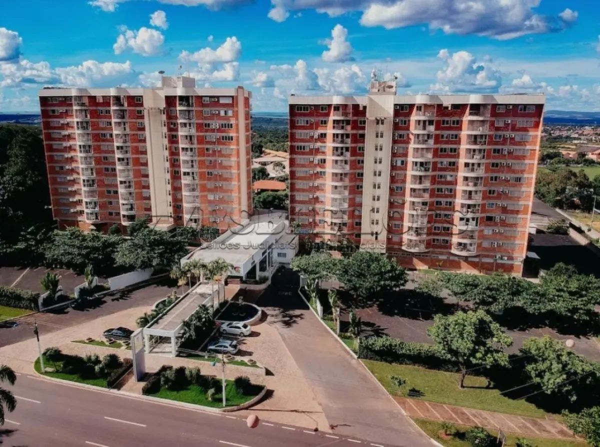 LOTE 001 - 01 APARTAMENTO DUPLEX EM CALDAS NOVAS-GO, MATRÍCULA Nº 62.149, NÚMERO DA UNIDADE Nº1001 BLOCO "B", EDIFÍCIO BELLA ROMA CONTENDO NO PAVIMENTO INFERIOR: HALL, SALA DE ESTAR/JANTAR COM VARANDA, 01 QUARTO, 01 BANHEIRO, ESCADA DE ACESSO AO PAVIMENTO SUPERIOR, COZINHA, ÁREA DE SERVIÇO; E NO PAVIMENTO SUPERIOR: SALA DE ESTAR, UMA SUÍTE, BANHEIRO, CHURRASQUEIRA, DUCHA E PISCINA COM DECH; COM A ÁREA TOTAL DE 313,989322M², SENDO DE 117,28M² DE ÁREA PRIVATIVA, E 196,709322M² DE ÁREA COMUM E FRAÇÃO IDEAL DE 154,8383M² OU 1,075266% DO TERRENO DENOMINADO GLÉBA B, DO CONGLOMERADO IMPÉRIO ROMANO RESIDENCE, SITUADO A AVENIDA MARTINHO PALMERSTON, LUGAR DENOMINADO CHÁCARA ROMA, NESTA CIDADE, COM A ÁREA DE 14.400,00M². (NO ESTADO) (O APARTAMENTO SERÁ ENTREGUE SEM NENHUM DÉBITO.)