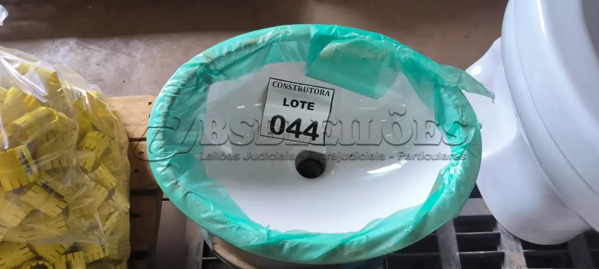 LOTE 044 - 04 CUBAS OVAIS PARA LAVATÓRIO. (NO ESTADO) ATENÇÃO! FAZER A VISITAÇÃO ANTES DE ARREMATAR, NÃO SABEMOS SE FUNCIONA, LEILÃO NÃO TEM GARANTIA E NEM DEVOLUÇÃO, SUJEITO A POSSÍVEIS AVARIAS VISÍVEIS/OCULTAS E/OU AUSÊNCIA DE COMPONENTES.