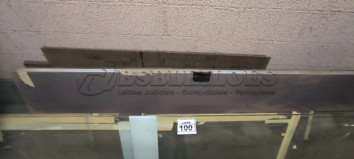 LOTE 100 - 01 LOTE DE PORTAS DE VIDROS TAMANHOS DIVERSOS. (NO ESTADO) ATENÇÃO! FAZER A VISITAÇÃO ANTES DE ARREMATAR, NÃO SABEMOS SE FUNCIONA, LEILÃO NÃO TEM GARANTIA E NEM DEVOLUÇÃO, SUJEITO A POSSÍVEIS AVARIAS VISÍVEIS/OCULTAS E/OU AUSÊNCIA DE COMPONENTES.