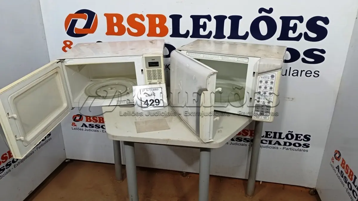 LOTE 429 - 02 MICRO-ONDAS MARCAS BRASTEMP E ELECTROLUX. (NO ESTADO) ATENÇÃO! FAZER A VISITAÇÃO ANTES DE ARREMATAR, NÃO SABEMOS SE FUNCIONA, LEILÃO NÃO TEM GARANTIA E NEM DEVOLUÇÃO, SUJEITO A POSSÍVEIS AVARIAS VISÍVEIS/OCULTAS E/OU AUSÊNCIA DE COMPONENTES.