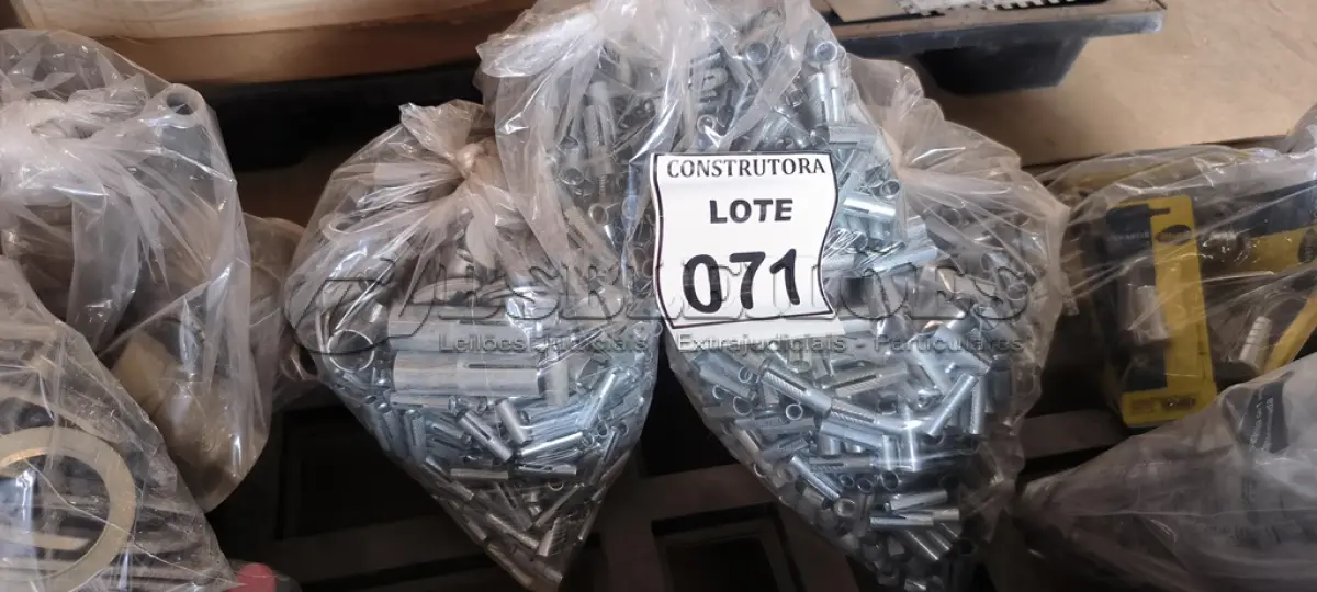 LOTE 071 - 03 SACOS COM JAQUETAS DE PARABOLT. (NO ESTADO) ATENÇÃO! FAZER A VISITAÇÃO ANTES DE ARREMATAR, NÃO SABEMOS SE FUNCIONA, LEILÃO NÃO TEM GARANTIA E NEM DEVOLUÇÃO, SUJEITO A POSSÍVEIS AVARIAS VISÍVEIS/OCULTAS E/OU AUSÊNCIA DE COMPONENTES.