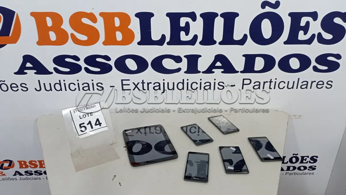 LOTE 514 - 05 SMARTPHONES MARCA POSITIVO 01 TABLET MARCA MOTOROLA. (NO ESTADO) ATENÇÃO! FAZER A VISITAÇÃO ANTES DE ARREMATAR, NÃO SABEMOS SE FUNCIONA, LEILÃO NÃO TEM GARANTIA E NEM DEVOLUÇÃO, SUJEITO A POSSÍVEIS AVARIAS VISÍVEIS/OCULTAS E/OU AUSÊNCIA DE COMPONENTES.