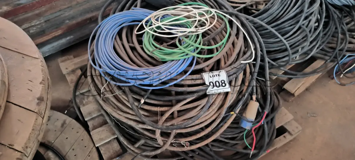 LOTE 008 - 01 LOTE COM CABOS ELÉTRICOS DIVERSOS. (NO ESTADO) ATENÇÃO! FAZER A VISITAÇÃO ANTES DE ARREMATAR, NÃO SABEMOS SE FUNCIONA, LEILÃO NÃO TEM GARANTIA E NEM DEVOLUÇÃO, SUJEITO A POSSÍVEIS AVARIAS VISÍVEIS/OCULTAS E/OU AUSÊNCIA DE COMPONENTES.