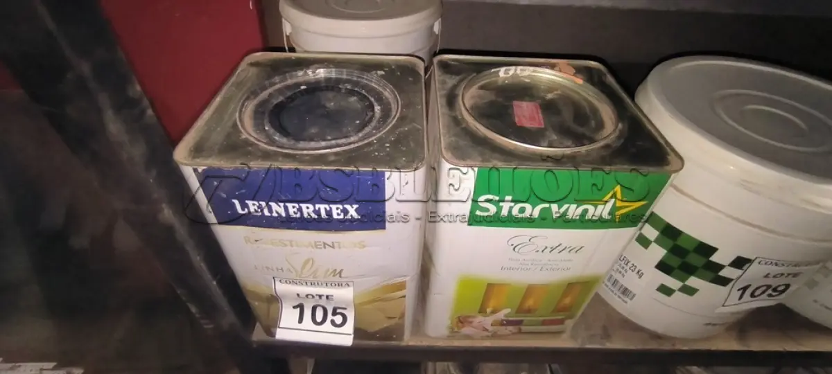 LOTE 105 - 01 LATA DE TINTA 18L STARVINIL  NA COR LARANJA E 01 LATA DE REVESTIMENTO MICRO RÚSTICO LEINEREX 30KG . (NO ESTADO) ATENÇÃO! FAZER A VISITAÇÃO ANTES DE ARREMATAR, NÃO SABEMOS SE FUNCIONA, LEILÃO NÃO TEM GARANTIA E NEM DEVOLUÇÃO, SUJEITO A POSSÍVEIS AVARIAS VISÍVEIS/OCULTAS E/OU AUSÊNCIA DE COMPONENTES.