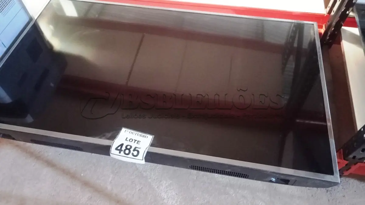 LOTE 485 - 01 TV LCD 49’’ MARCA LG. (NO ESTADO) ATENÇÃO! FAZER A VISITAÇÃO ANTES DE ARREMATAR, NÃO SABEMOS SE FUNCIONA, LEILÃO NÃO TEM GARANTIA E NEM DEVOLUÇÃO, SUJEITO A POSSÍVEIS AVARIAS VISÍVEIS/OCULTAS E/OU AUSÊNCIA DE COMPONENTES.