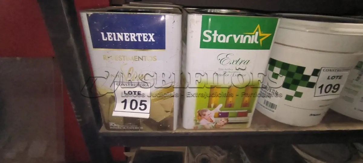 LOTE 105 - 01 LATA DE TINTA 18L STARVINIL  NA COR LARANJA E 01 LATA DE REVESTIMENTO MICRO RÚSTICO LEINEREX 30KG . (NO ESTADO) ATENÇÃO! FAZER A VISITAÇÃO ANTES DE ARREMATAR, NÃO SABEMOS SE FUNCIONA, LEILÃO NÃO TEM GARANTIA E NEM DEVOLUÇÃO, SUJEITO A POSSÍVEIS AVARIAS VISÍVEIS/OCULTAS E/OU AUSÊNCIA DE COMPONENTES.