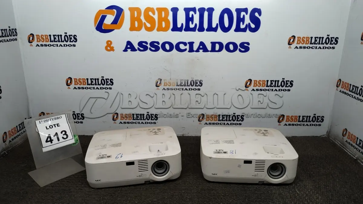 LOTE 413 - 02 PROJETORES MARCA NEC,  (NO ESTADO) ATENÇÃO! FAZER A VISITAÇÃO ANTES DE ARREMATAR, NÃO SABEMOS SE FUNCIONA, LEILÃO NÃO TEM GARANTIA E NEM DEVOLUÇÃO, SUJEITO A POSSÍVEIS AVARIAS VISÍVEIS/OCULTAS E/OU AUSÊNCIA DE COMPONENTES.