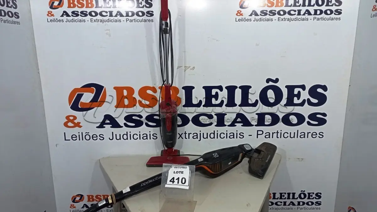 LOTE 410 - 02 ASPIRADORES DE PÓ. (NO ESTADO) ATENÇÃO! FAZER A VISITAÇÃO ANTES DE ARREMATAR, NÃO SABEMOS SE FUNCIONA, LEILÃO NÃO TEM GARANTIA E NEM DEVOLUÇÃO, SUJEITO A POSSÍVEIS AVARIAS VISÍVEIS/OCULTAS E/OU AUSÊNCIA DE COMPONENTES.
