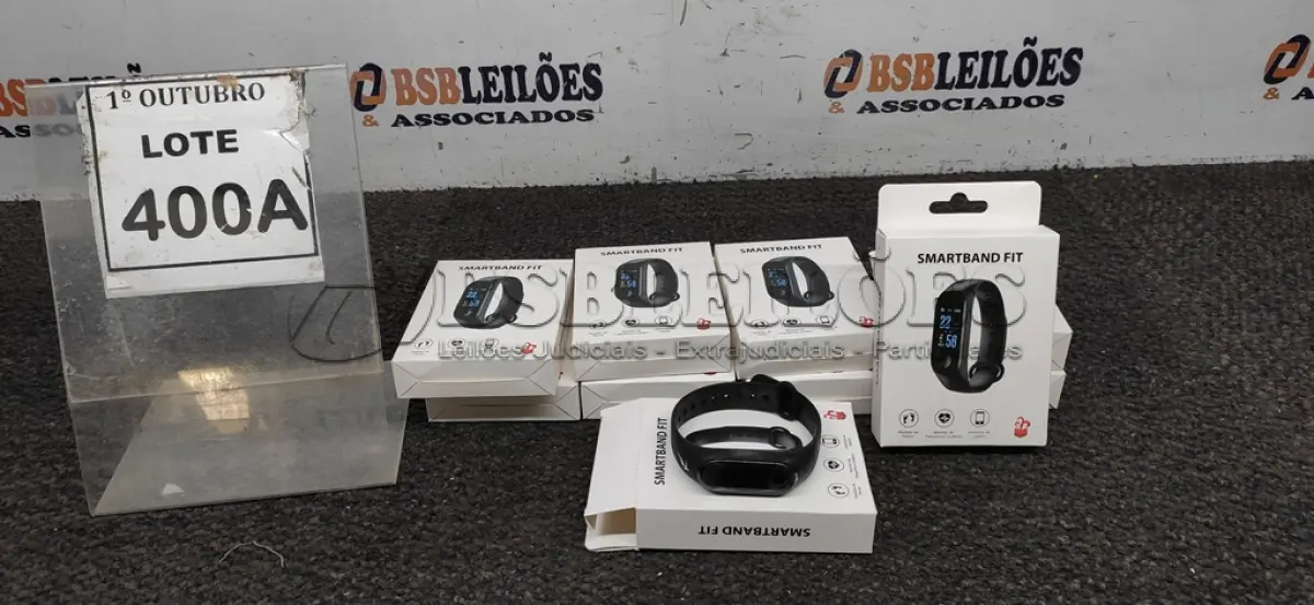 LOTE 400 - 01 LOTE COM VÁRIOS RELÓGIOS SMARTBAND FIT. (NO ESTADO) ATENÇÃO! FAZER A VISITAÇÃO ANTES DE ARREMATAR, NÃO SABEMOS SE FUNCIONA, LEILÃO NÃO TEM GARANTIA E NEM DEVOLUÇÃO, SUJEITO A POSSÍVEIS AVARIAS VISÍVEIS/OCULTAS E/OU AUSÊNCIA DE COMPONENTES.
