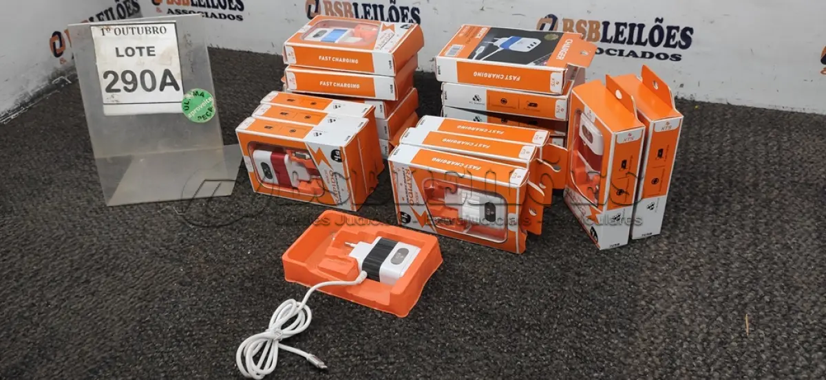 LOTE 290 - 01 LOTE COM VÁRIOS CARREGADORES. (NO ESTADO) ATENÇÃO! FAZER A VISITAÇÃO ANTES DE ARREMATAR, NÃO SABEMOS SE FUNCIONA, LEILÃO NÃO TEM GARANTIA E NEM DEVOLUÇÃO, SUJEITO A POSSÍVEIS AVARIAS VISÍVEIS/OCULTAS E/OU AUSÊNCIA DE COMPONENTES.