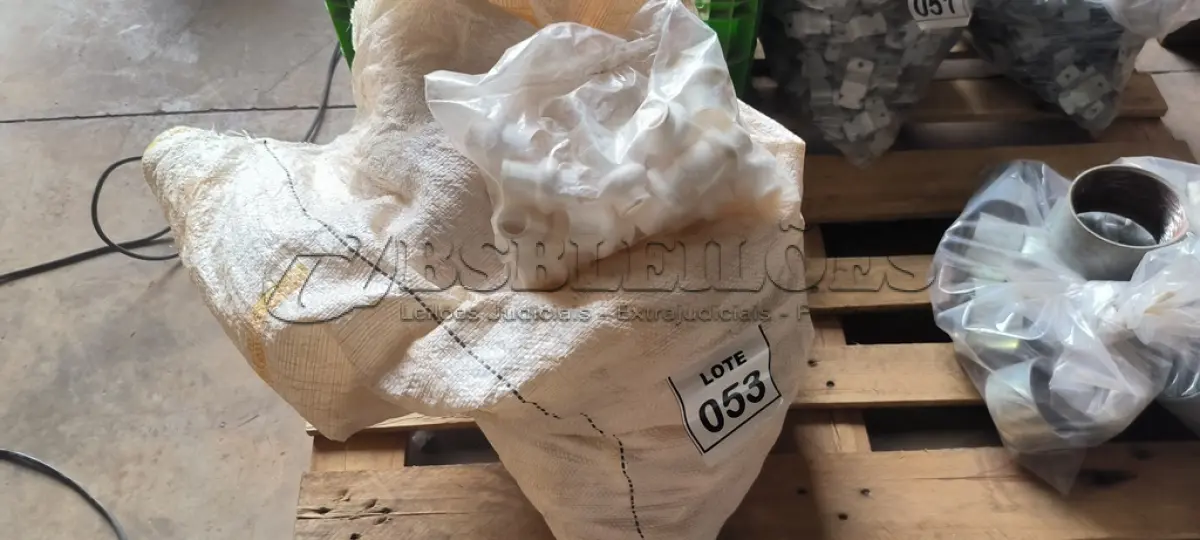 LOTE 053 - 01 LOTE COM VEDANTES, COIFA PARA TUBOS DE 25MM – 32MM. (NO ESTADO) ATENÇÃO! FAZER A VISITAÇÃO ANTES DE ARREMATAR, NÃO SABEMOS SE FUNCIONA, LEILÃO NÃO TEM GARANTIA E NEM DEVOLUÇÃO, SUJEITO A POSSÍVEIS AVARIAS VISÍVEIS/OCULTAS E/OU AUSÊNCIA DE COMPONENTES.
