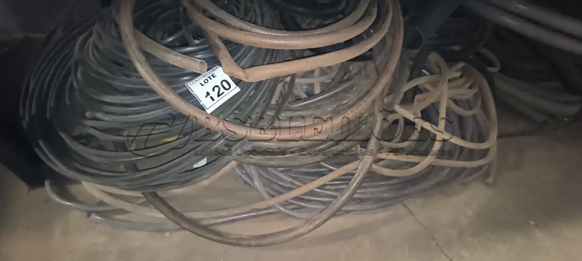 LOTE 120 - 01 LOTE COM  MANGUEIRAS TAMANHOS DIVERSOS. (NO ESTADO) ATENÇÃO! FAZER A VISITAÇÃO ANTES DE ARREMATAR, NÃO SABEMOS SE FUNCIONA, LEILÃO NÃO TEM GARANTIA E NEM DEVOLUÇÃO, SUJEITO A POSSÍVEIS AVARIAS VISÍVEIS/OCULTAS E/OU AUSÊNCIA DE COMPONENTES.