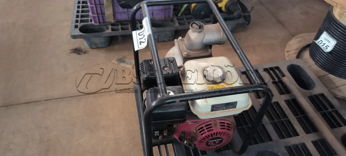 LOTE 012 - 01 MOTOR BOMBA A GASOLINA HONDA GX 160. (NO ESTADO) ATENÇÃO! FAZER A VISITAÇÃO ANTES DE ARREMATAR, NÃO SABEMOS SE FUNCIONA, LEILÃO NÃO TEM GARANTIA E NEM DEVOLUÇÃO, SUJEITO A POSSÍVEIS AVARIAS VISÍVEIS/OCULTAS E/OU AUSÊNCIA DE COMPONENTES.