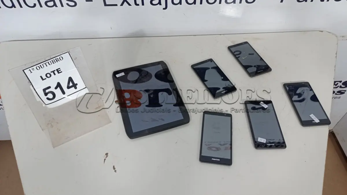LOTE 514 - 05 SMARTPHONES MARCA POSITIVO 01 TABLET MARCA MOTOROLA. (NO ESTADO) ATENÇÃO! FAZER A VISITAÇÃO ANTES DE ARREMATAR, NÃO SABEMOS SE FUNCIONA, LEILÃO NÃO TEM GARANTIA E NEM DEVOLUÇÃO, SUJEITO A POSSÍVEIS AVARIAS VISÍVEIS/OCULTAS E/OU AUSÊNCIA DE COMPONENTES.