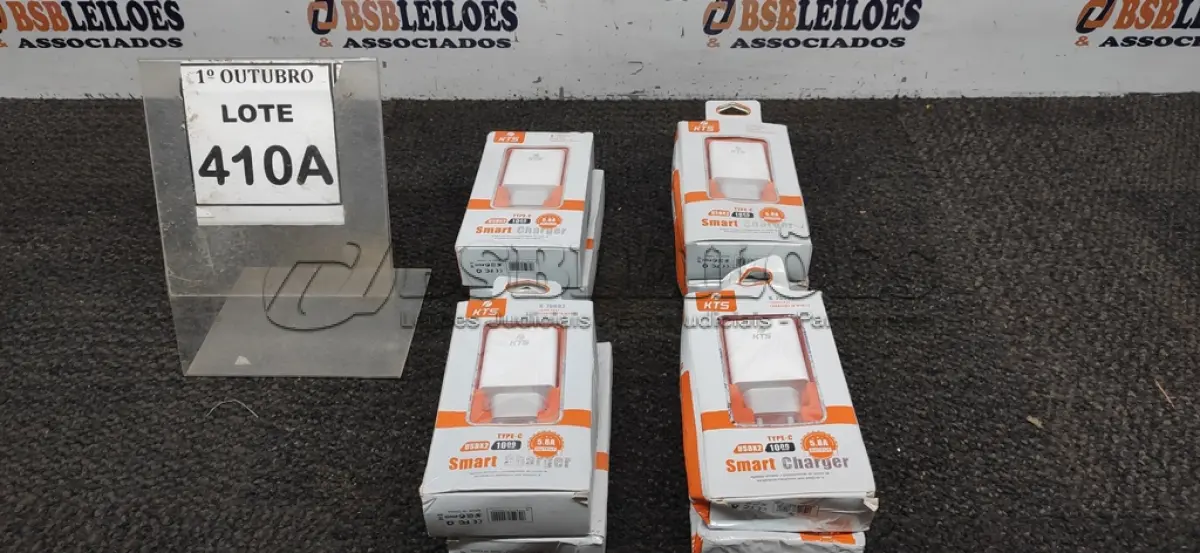 LOTE 410 - 01 LOTE COM VÁRIOS CARREGADORES. (NO ESTADO) ATENÇÃO! FAZER A VISITAÇÃO ANTES DE ARREMATAR, NÃO SABEMOS SE FUNCIONA, LEILÃO NÃO TEM GARANTIA E NEM DEVOLUÇÃO, SUJEITO A POSSÍVEIS AVARIAS VISÍVEIS/OCULTAS E/OU AUSÊNCIA DE COMPONENTES.