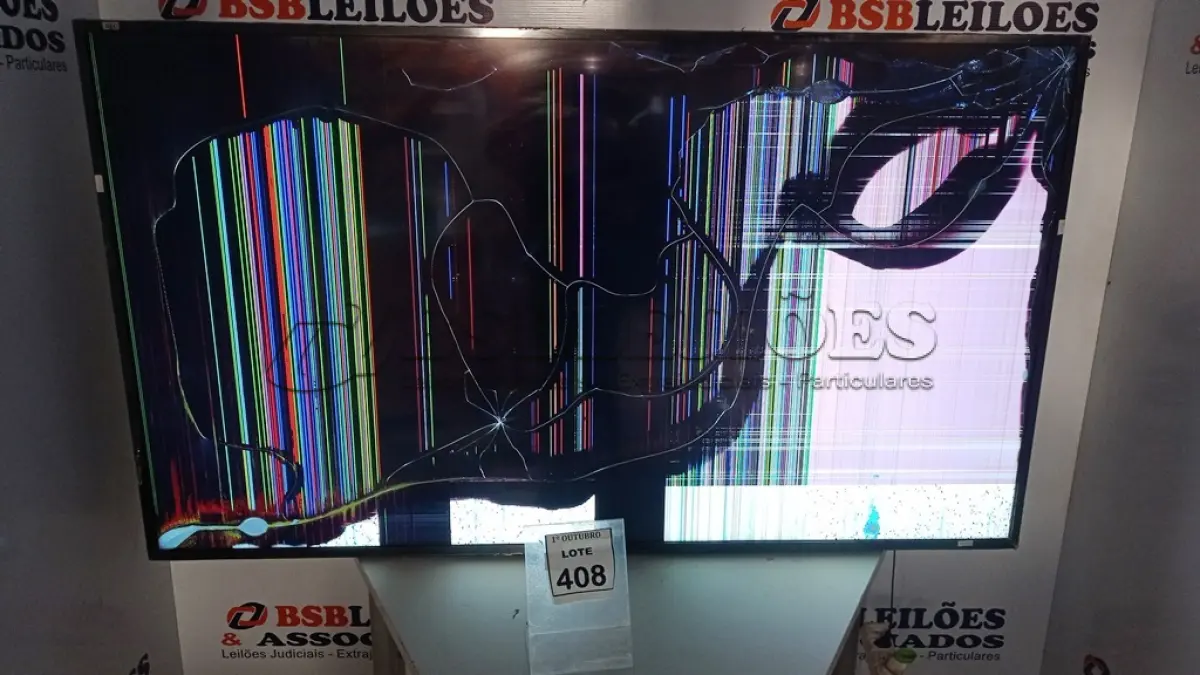 LOTE 408 - 01 TV LCD 70’’ MARCA LG. (NO ESTADO) ATENÇÃO! FAZER A VISITAÇÃO ANTES DE ARREMATAR, NÃO SABEMOS SE FUNCIONA, LEILÃO NÃO TEM GARANTIA E NEM DEVOLUÇÃO, SUJEITO A POSSÍVEIS AVARIAS VISÍVEIS/OCULTAS E/OU AUSÊNCIA DE COMPONENTES.