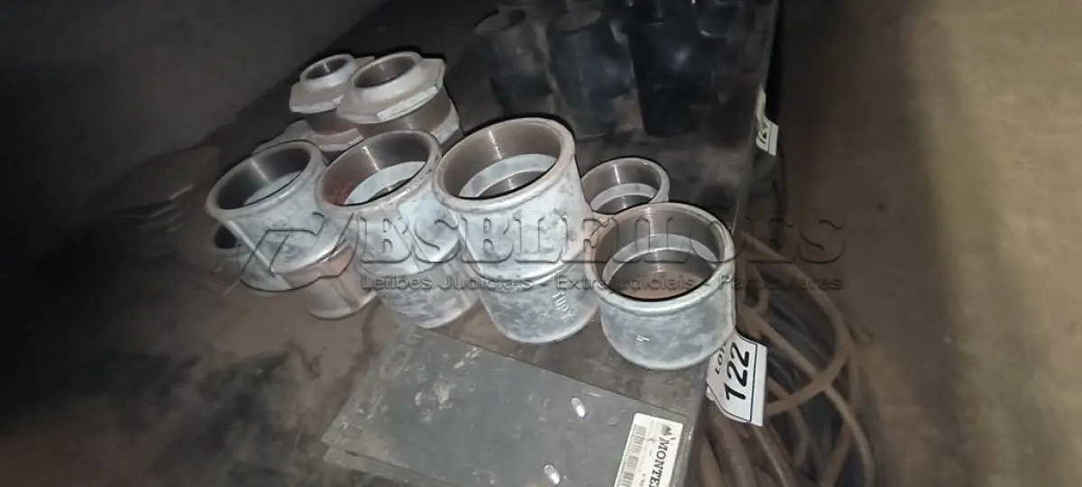 LOTE 122 - 01 LOTE COM LUVAS ROSCÁVEIS E REDUÇÃO ROSCÁVEIS  ZINCADAS. (NO ESTADO) ATENÇÃO! FAZER A VISITAÇÃO ANTES DE ARREMATAR, NÃO SABEMOS SE FUNCIONA, LEILÃO NÃO TEM GARANTIA E NEM DEVOLUÇÃO, SUJEITO A POSSÍVEIS AVARIAS VISÍVEIS/OCULTAS E/OU AUSÊNCIA DE COMPONENTES.