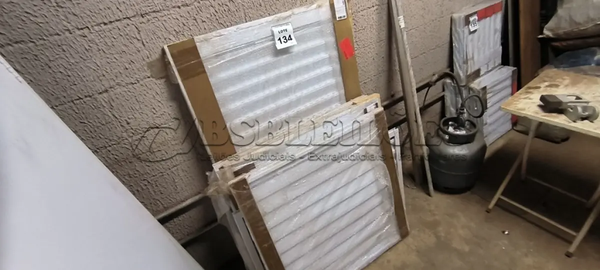 LOTE 134 - 01 LOTE COM PORTINHOLAS. (NO ESTADO) ATENÇÃO! FAZER A VISITAÇÃO ANTES DE ARREMATAR, NÃO SABEMOS SE FUNCIONA, LEILÃO NÃO TEM GARANTIA E NEM DEVOLUÇÃO, SUJEITO A POSSÍVEIS AVARIAS VISÍVEIS/OCULTAS E/OU AUSÊNCIA DE COMPONENTES.