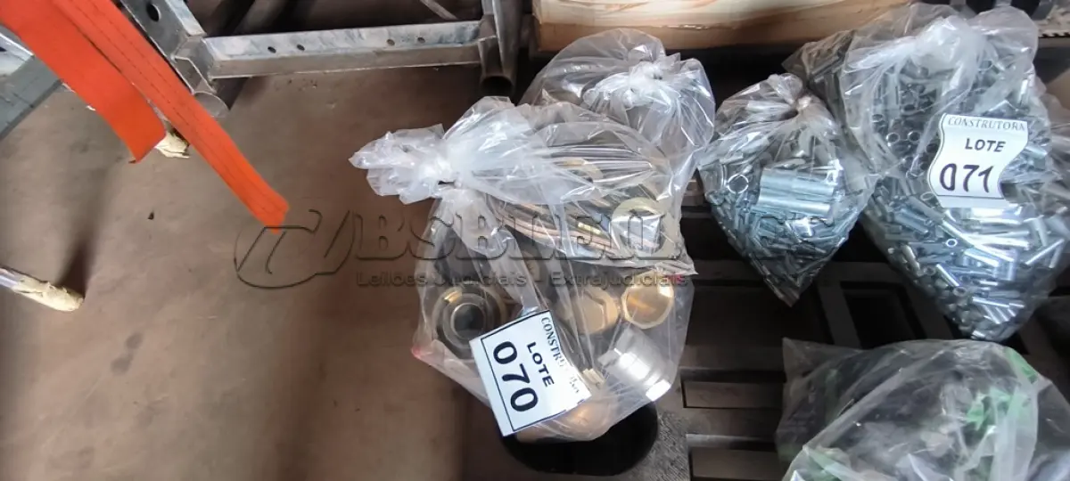 LOTE 070 - 01 LOTE COM CONEXÕES PARA HIDRANTE. (NO ESTADO) ATENÇÃO! FAZER A VISITAÇÃO ANTES DE ARREMATAR, NÃO SABEMOS SE FUNCIONA, LEILÃO NÃO TEM GARANTIA E NEM DEVOLUÇÃO, SUJEITO A POSSÍVEIS AVARIAS VISÍVEIS/OCULTAS E/OU AUSÊNCIA DE COMPONENTES.