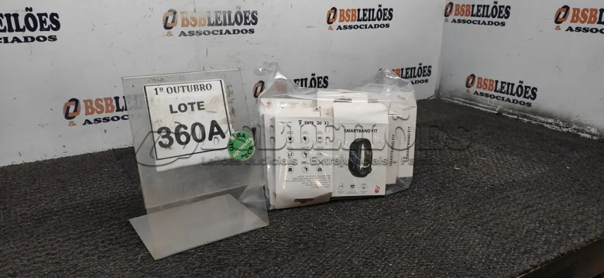 LOTE 360 - 01 LOTE COM VÁRIOS RELÓGIOS SMARTBAND FIT. (NO ESTADO) ATENÇÃO! FAZER A VISITAÇÃO ANTES DE ARREMATAR, NÃO SABEMOS SE FUNCIONA, LEILÃO NÃO TEM GARANTIA E NEM DEVOLUÇÃO, SUJEITO A POSSÍVEIS AVARIAS VISÍVEIS/OCULTAS E/OU AUSÊNCIA DE COMPONENTES.