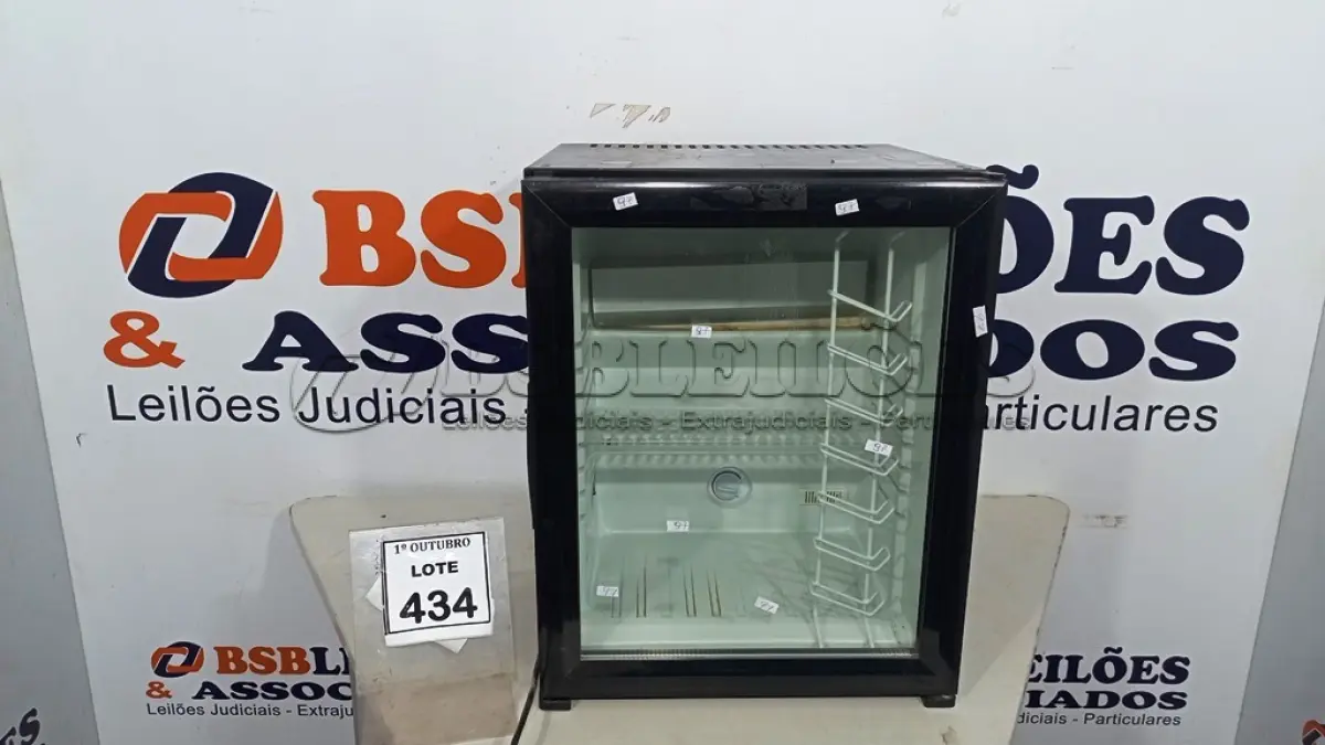 LOTE 434 - 01 FRIGOBAR. (NO ESTADO) ATENÇÃO! FAZER A VISITAÇÃO ANTES DE ARREMATAR, NÃO SABEMOS SE FUNCIONA, LEILÃO NÃO TEM GARANTIA E NEM DEVOLUÇÃO, SUJEITO A POSSÍVEIS AVARIAS VISÍVEIS/OCULTAS E/OU AUSÊNCIA DE COMPONENTES.