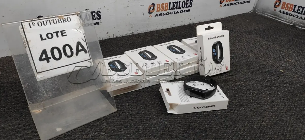 LOTE 400 - 01 LOTE COM VÁRIOS RELÓGIOS SMARTBAND FIT. (NO ESTADO) ATENÇÃO! FAZER A VISITAÇÃO ANTES DE ARREMATAR, NÃO SABEMOS SE FUNCIONA, LEILÃO NÃO TEM GARANTIA E NEM DEVOLUÇÃO, SUJEITO A POSSÍVEIS AVARIAS VISÍVEIS/OCULTAS E/OU AUSÊNCIA DE COMPONENTES.
