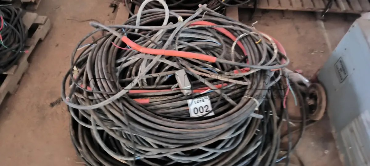 LOTE 002 - 01 LOTE COM CABOS ELÉTRICOS DIVERSOS. (NO ESTADO) ATENÇÃO! FAZER A VISITAÇÃO ANTES DE ARREMATAR, NÃO SABEMOS SE FUNCIONA, LEILÃO NÃO TEM GARANTIA E NEM DEVOLUÇÃO, SUJEITO A POSSÍVEIS AVARIAS VISÍVEIS/OCULTAS E/OU AUSÊNCIA DE COMPONENTES.