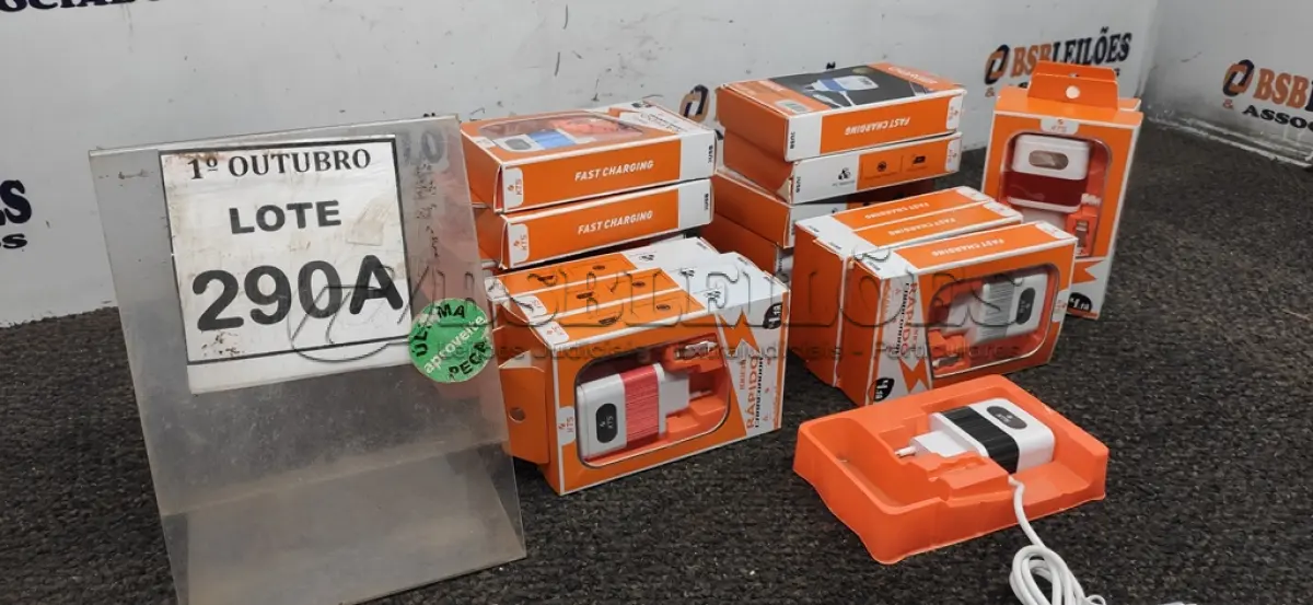 LOTE 290 - 01 LOTE COM VÁRIOS CARREGADORES. (NO ESTADO) ATENÇÃO! FAZER A VISITAÇÃO ANTES DE ARREMATAR, NÃO SABEMOS SE FUNCIONA, LEILÃO NÃO TEM GARANTIA E NEM DEVOLUÇÃO, SUJEITO A POSSÍVEIS AVARIAS VISÍVEIS/OCULTAS E/OU AUSÊNCIA DE COMPONENTES.
