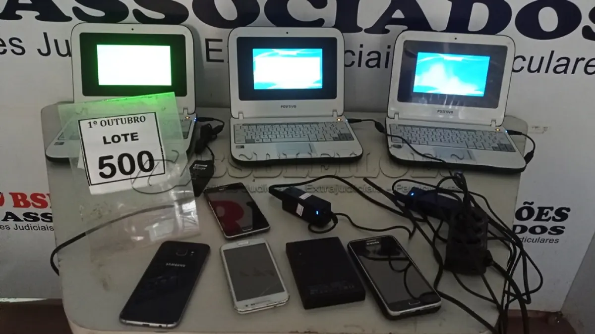 LOTE 500 - 03 NETBOOKS MARCA POSITIVO 04 SMARTPHONES MARCA SAMSUNG MODELOS DIVERSOS E 01 BATERIA EXTERNA. (NO ESTADO) ATENÇÃO! FAZER A VISITAÇÃO ANTES DE ARREMATAR, NÃO SABEMOS SE FUNCIONA, LEILÃO NÃO TEM GARANTIA E NEM DEVOLUÇÃO, SUJEITO A POSSÍVEIS AVARIAS VISÍVEIS/OCULTAS E/OU AUSÊNCIA DE COMPONENTES.