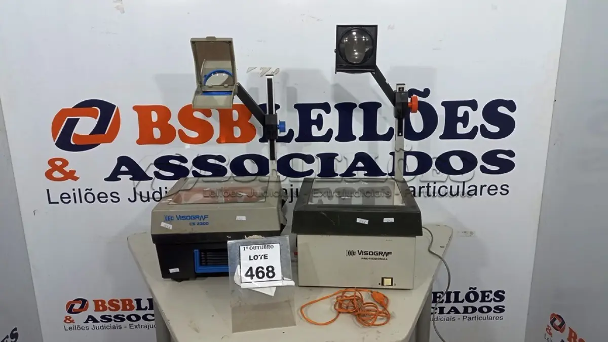 LOTE 468 - 02 RETROPROJETORES. (NO ESTADO) ATENÇÃO! FAZER A VISITAÇÃO ANTES DE ARREMATAR, NÃO SABEMOS SE FUNCIONA, LEILÃO NÃO TEM GARANTIA E NEM DEVOLUÇÃO, SUJEITO A POSSÍVEIS AVARIAS VISÍVEIS/OCULTAS E/OU AUSÊNCIA DE COMPONENTES.