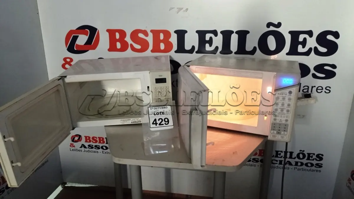 LOTE 429 - 02 MICRO-ONDAS MARCAS BRASTEMP E ELECTROLUX. (NO ESTADO) ATENÇÃO! FAZER A VISITAÇÃO ANTES DE ARREMATAR, NÃO SABEMOS SE FUNCIONA, LEILÃO NÃO TEM GARANTIA E NEM DEVOLUÇÃO, SUJEITO A POSSÍVEIS AVARIAS VISÍVEIS/OCULTAS E/OU AUSÊNCIA DE COMPONENTES.